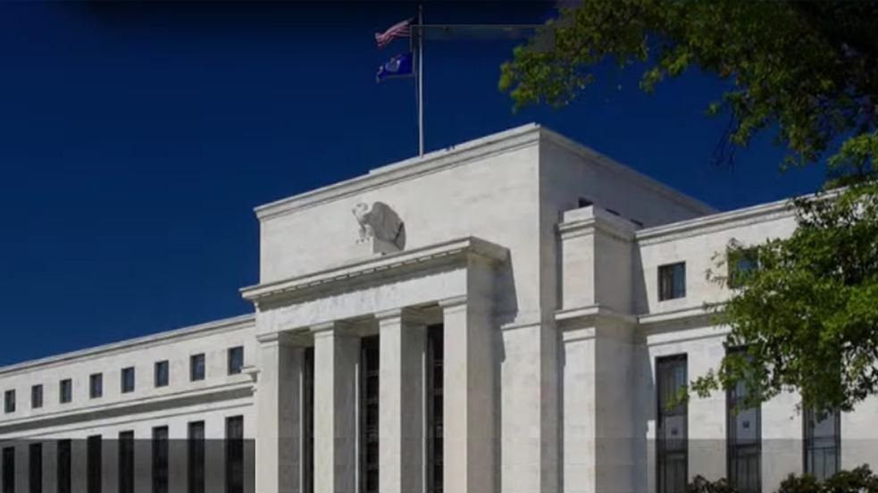 美联储降息信号初现！鲍曼、古尔斯比乐观展望，市场押注2026年大幅宽松