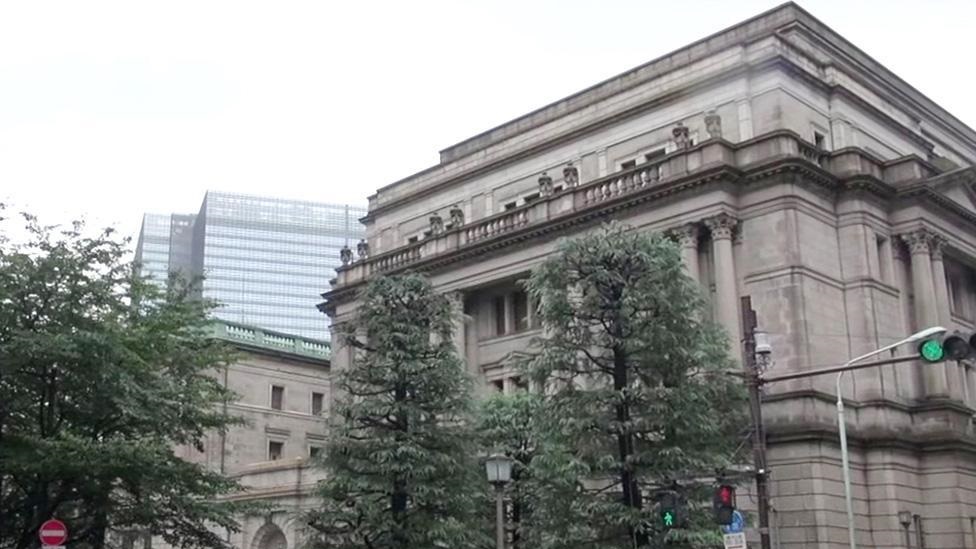 日本央行面临全球风险挑战：2026财年或放缓缩减购债步伐，升息信号引关注！